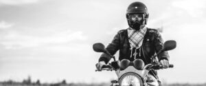 Postura Correcta del Conductor en Moto: Guía para Conducir Cómodamente y con Seguridad Postura Correcta del Conductor en Moto: Guía para Conducir Cómodamente y con Seguridad