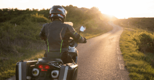 Preparar tu moto para un viaje largo: guía de equipamiento y revisión Preparar tu moto para un viaje largo: guía de equipamiento y revisión