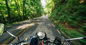 Conducción defensiva en moto: técnicas, anticipación y conselhos para circular seguro Conducción defensiva en moto: técnicas, anticipación y conselhos para circular seguro