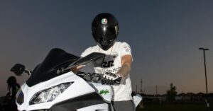 ¿Se Puede Usar Mochila o Chaqueta Encima de un Colete Airbag de Moto? ¿Se Puede Usar Mochila o Chaqueta Encima de un Colete Airbag de Moto?